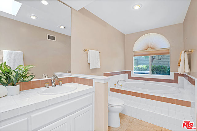 1668 Fox Springs Circle, Newbury Park CA: https://media.crmls.org/mediaz/d7fba904-60d2-4c9b-8970-1429e455191c.jpg