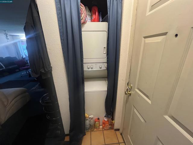 199 Mariner Dr, Vallejo CA: https://media.crmls.org/mediaz/d7fc3da5-3f80-4f9e-9a6d-f7c63fe01caa.jpg