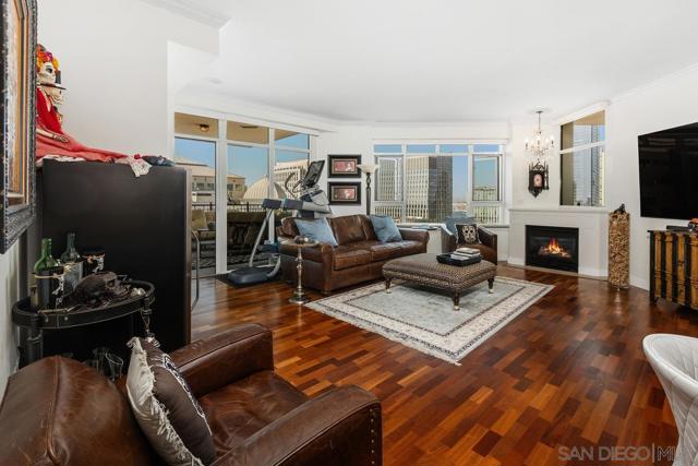 700 W Harbor Dr, San Diego CA: https://media.crmls.org/mediaz/d7fc5f85-49e1-409d-a68a-592a4d4885de.jpg