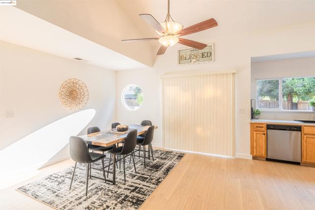 5425 Spur St, Riverbank CA: https://media.crmls.org/mediaz/d7fe3b6c-69f1-4ef1-a424-a4c2086a1936.jpg