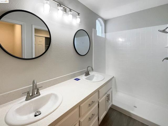 5214 Pavilion Ct, Fairfield CA: https://media.crmls.org/mediaz/d7fe6d64-ef03-4390-9141-dbc1fa61e60a.jpg