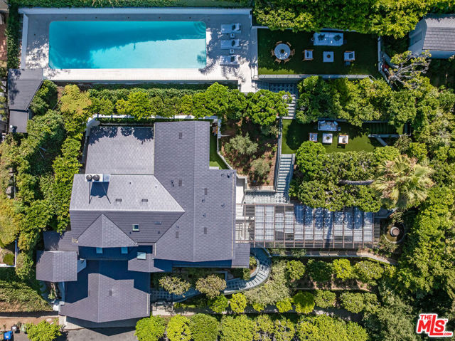 365 Norcroft Avenue, Los Angeles CA: https://media.crmls.org/mediaz/d7feb85a-9c66-478a-8384-23a3be80bd96.jpg