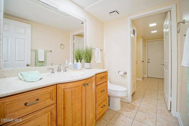 2111 Peak Place, Thousand Oaks CA: https://media.crmls.org/mediaz/d7ff0add-35d1-42a2-a728-02ddfc715c36.jpg