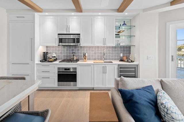 1500 Orange Ave, Coronado CA: https://media.crmls.org/mediaz/d7ff1044-4625-40f9-895c-afe68b1583d2.jpg