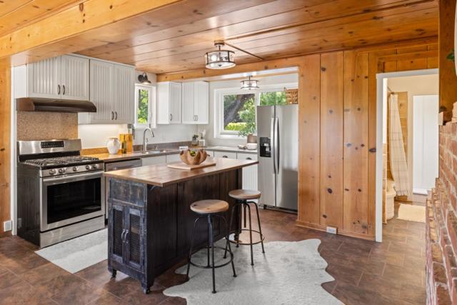 18 Upper Circle, Carmel Valley CA: https://media.crmls.org/mediaz/d7ff60fa-ea0f-4b5e-8838-b044c7f530d9.jpg