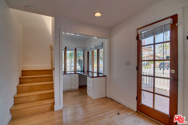 127 Abalone Avenue, Newport Beach CA: https://media.crmls.org/mediaz/d7ff9f56-f2db-45e6-8408-1da15a303882.jpg