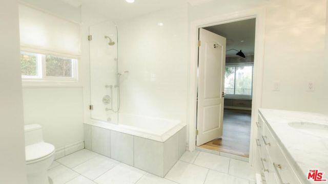10900 Terryview Drive, Studio City CA: https://media.crmls.org/mediaz/d7ffa716-ee97-4a75-b3c5-cbe74a7e2e9a.jpg