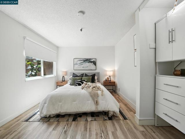 325 Lenox Ave, Oakland CA: https://media.crmls.org/mediaz/d8002023-2bf7-4e55-8d2f-110df2033317.jpg