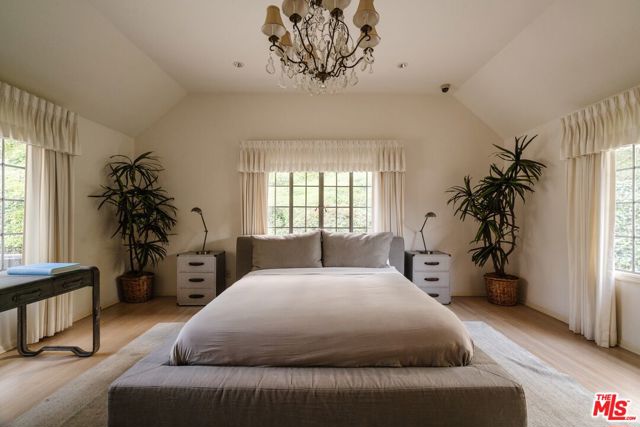 10950 Bellagio Road, Los Angeles CA: https://media.crmls.org/mediaz/d80074f6-0b54-4aae-8fe8-fd59c03ab20c.jpg