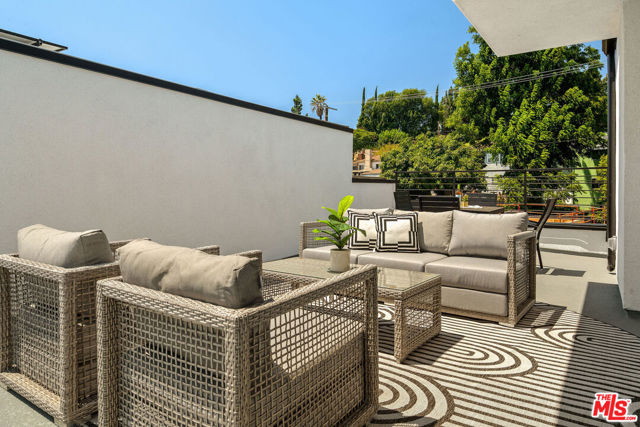3851 N Riley Lane, Los Angeles CA: https://media.crmls.org/mediaz/d8008b70-b967-489d-b185-26fe7952e3b6.jpg