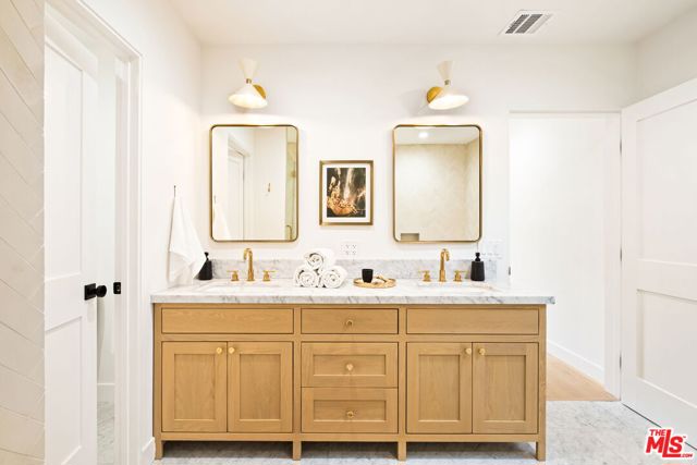 Image 39 of 56 For 4525 Greenbush Avenue