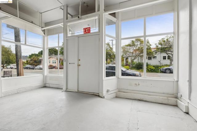 1718 Bancroft Way, Berkeley CA: https://media.crmls.org/mediaz/d800b618-ba3e-419b-a5f6-4f78ec54cc47.jpg