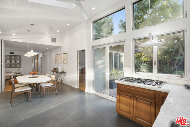 12815 Sarah Street, Studio City CA: https://media.crmls.org/mediaz/d800d82e-a279-49dd-a503-537661bfcf00.jpg