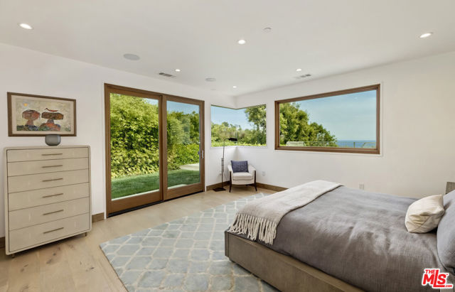 1332 El Hito Circle, Pacific Palisades CA: https://media.crmls.org/mediaz/d8010cd5-ccdc-4468-b695-e960ba2bcc3e.jpg