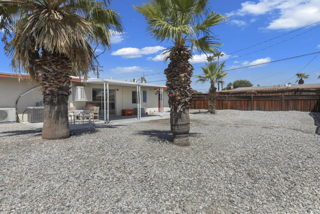42570 Stephani Circle, Palm Desert CA: https://media.crmls.org/mediaz/d8021507-5a3e-4df4-bfc8-3d0fe3838126.jpg