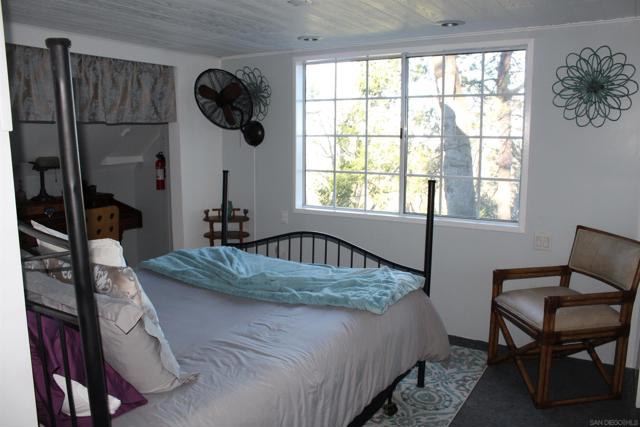 23984 SKYLAND DR, Crestline CA: https://media.crmls.org/mediaz/d8021cd5-74cb-4ab5-9c48-14b8fa001029.jpg