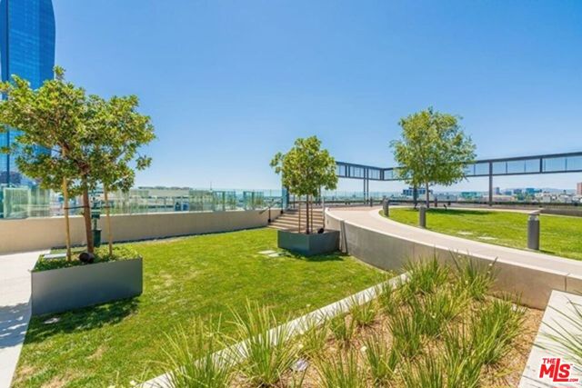 889 Francisco Street, Los Angeles CA: https://media.crmls.org/mediaz/d8024d4e-01e6-4ee1-a52f-d70a278904b0.jpg