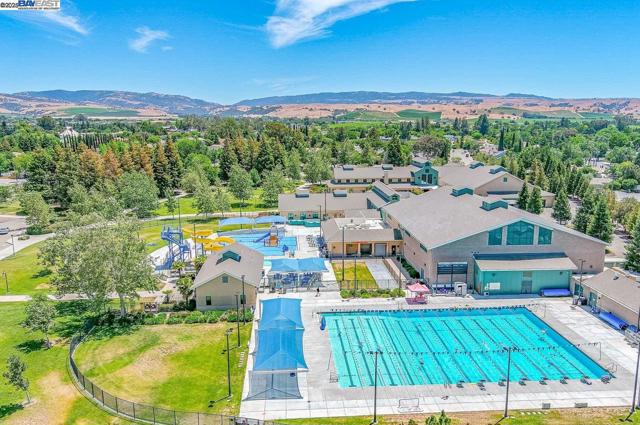 847 Dana Cir, Livermore CA: https://media.crmls.org/mediaz/d802810a-564c-4c56-83e5-042d5824cc26.jpg