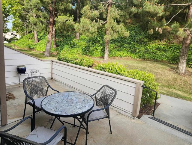 Detail Gallery Image 5 of 30 For 4531 Chateau Deivw, San Diego,  CA 92117 - 2 Beds | 2 Baths