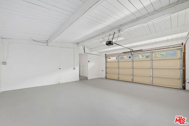 1224 El Hito Circle, Pacific Palisades CA: https://media.crmls.org/mediaz/d802c091-f4a8-44ad-88f6-5ae0067a3b50.jpg
