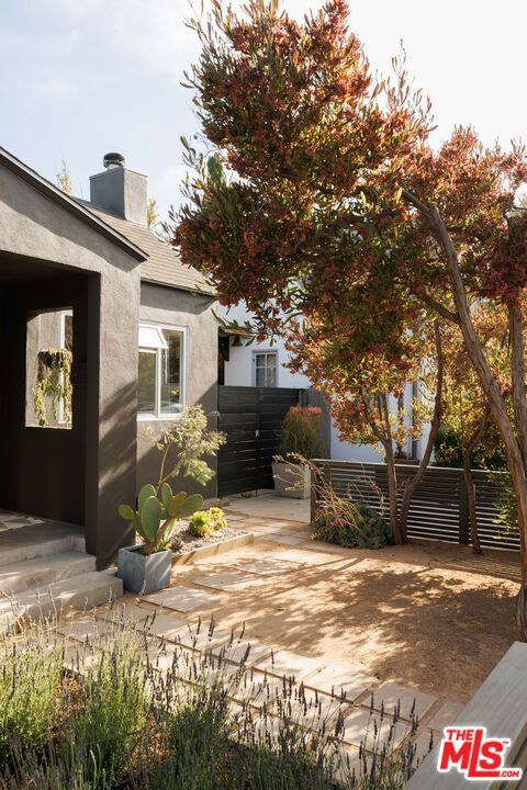 1724 Washington Way photo 3