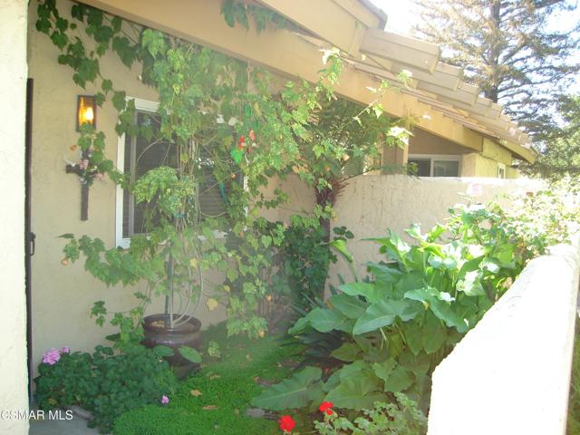 1098 Glenbridge Circle, Westlake Village CA: https://media.crmls.org/mediaz/d802f187-8bed-4d01-b073-ce645e0eac18.jpg