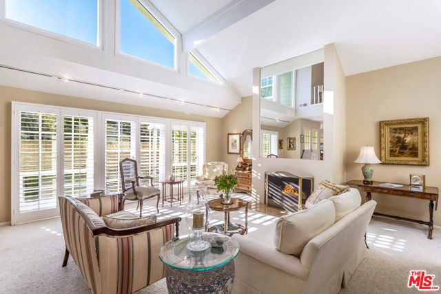 13080 Mindanao Way, Marina del Rey CA: https://media.crmls.org/mediaz/d80313d1-9eb4-4836-87e7-f43902e8067b.jpg