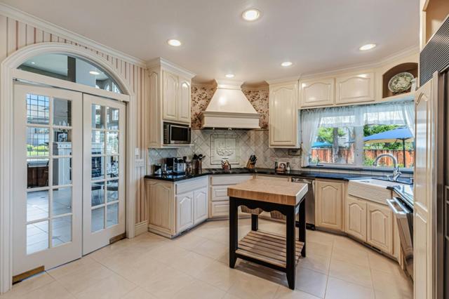290 Bonnie Lane, Hollister CA: https://media.crmls.org/mediaz/d8035cdd-712e-48cb-943e-1107da8f5cd7.jpg