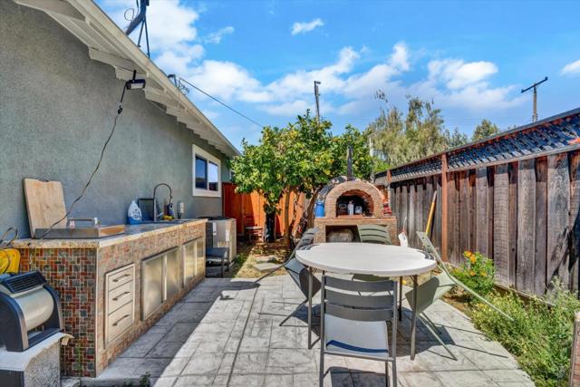 163 Roxbury, Santa Clara CA: https://media.crmls.org/mediaz/d8041099-8212-4139-a1ea-6cc9b00148c9.jpg