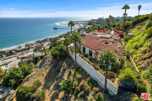 22800 Beckledge Terrace, Malibu CA: https://media.crmls.org/mediaz/d8041420-923f-4388-a0f8-2e7c491a6489.jpg
