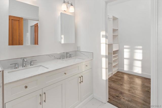 260 H Avenue, Coronado CA: https://media.crmls.org/mediaz/d8041be9-d1e8-4b46-bea0-8ce3e0d2a05a.jpg