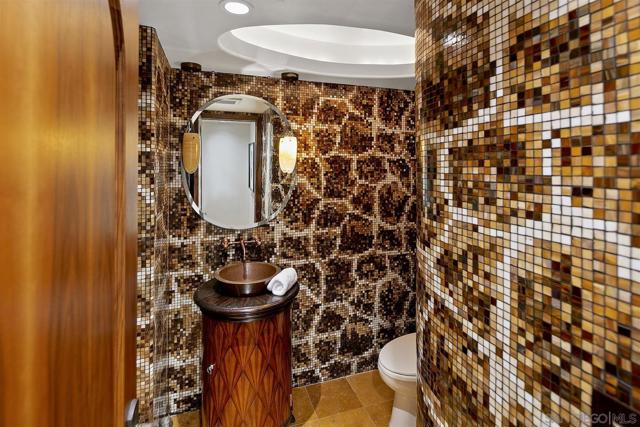 100 Harbor Dr, San Diego CA: https://media.crmls.org/mediaz/d80469b7-063b-4431-867e-8d5cced5169c.jpg