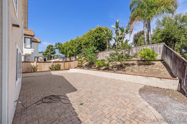 12305 Crisscross Ln, San Diego CA: https://media.crmls.org/mediaz/d805007c-469b-4ec9-8712-8c1ffeedf1ac.jpg