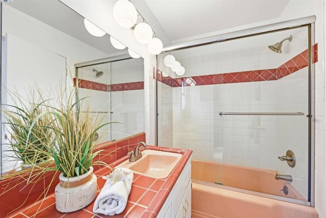 Image 27 of 41 For 5169 Lawler Ave