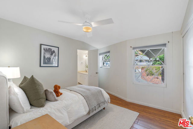 4835 Corbin Avenue, Tarzana CA: https://media.crmls.org/mediaz/d80625ac-b5d1-4b25-8bb1-9fb66a861394.jpg
