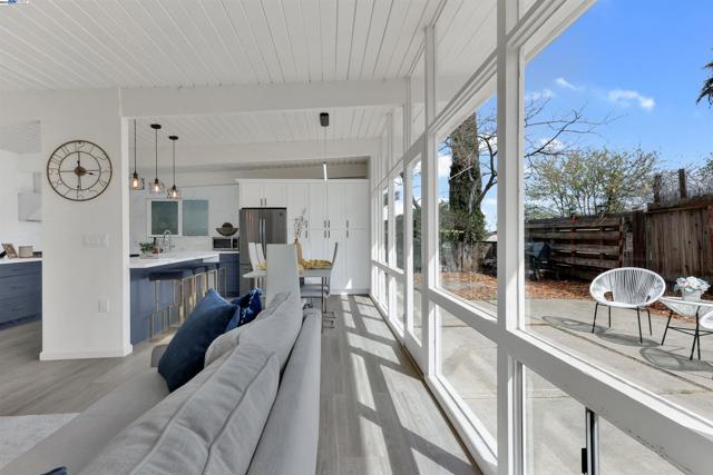 1167 Temple Dr, Pacheco CA: https://media.crmls.org/mediaz/d806438f-fe59-4ae8-a6fe-429eb822dc24.jpg