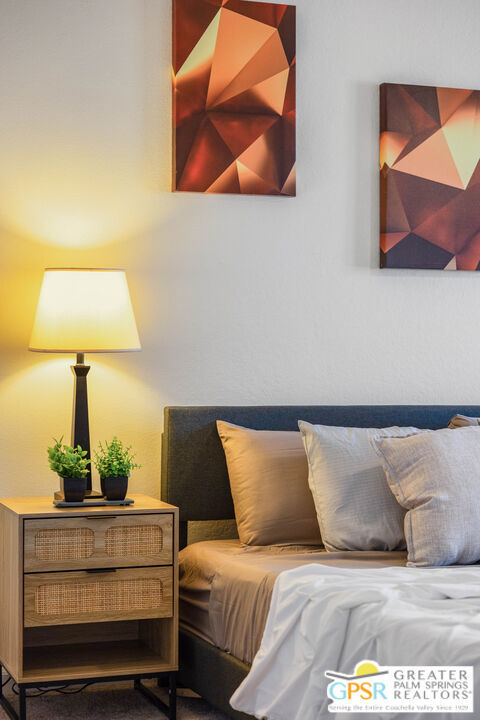 400 N Sunrise Way, Palm Springs CA: https://media.crmls.org/mediaz/d806633f-5822-439e-89ba-c912580ae10a.jpg