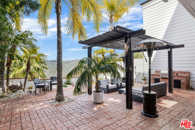 2241 Canyonback Road, Los Angeles CA: https://media.crmls.org/mediaz/d8066f6f-4710-491f-a3d4-e09b4b4c3f51.jpg