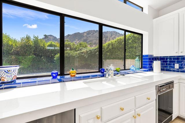 46220 Manitou Drive, Indian Wells CA: https://media.crmls.org/mediaz/d806c2a2-cc4a-4653-a95d-aba11cb5726b.jpg