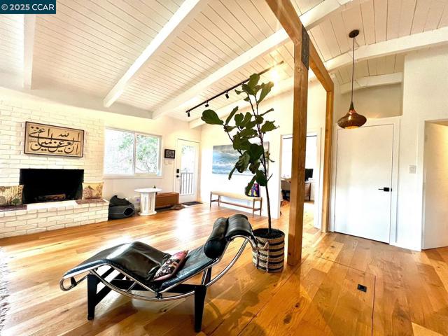 5915 ALHAMBRA AVE, Oakland CA: https://media.crmls.org/mediaz/d806f662-125e-402f-aea5-15355eb43ed5.jpg