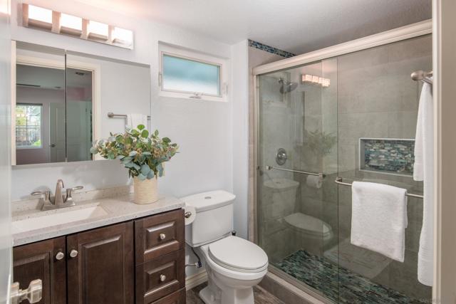 11766 Clearwood Ct, San Diego CA: https://media.crmls.org/mediaz/d80703ed-c801-4ee3-bca4-8554198f6e61.jpg