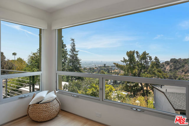 2742 Creston Drive, Los Angeles CA: https://media.crmls.org/mediaz/d8081538-f693-4ffc-a437-f0f368c70d98.jpg
