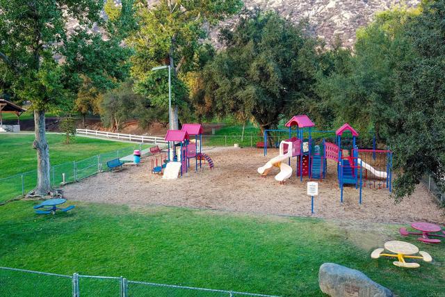 23822 Green Haven Lane, Ramona CA: https://media.crmls.org/mediaz/d8091af2-1407-4d42-b55f-49ba2dab621d.jpg