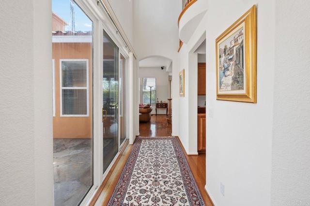 Detail Gallery Image 8 of 45 For 3971 via Cangrejo, San Diego,  CA 92130 - 4 Beds | 3 Baths