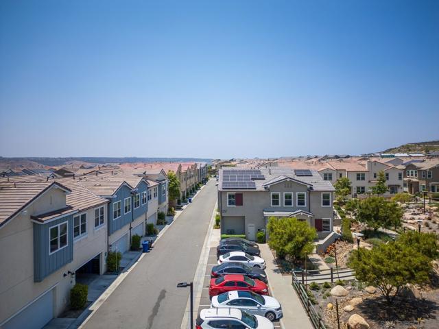 1257 Calle Datura, Chula Vista CA: https://media.crmls.org/mediaz/d80a7834-0db4-4efc-9080-06525c1f4d3b.jpg