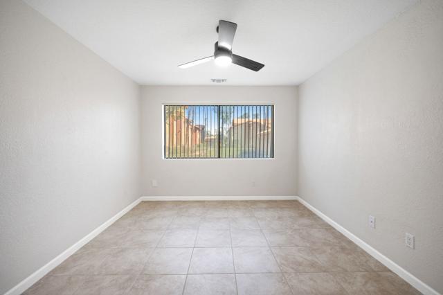 Image 10 of 25 For 78650 Avenue 42  1005
