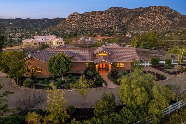 15636 Sage Hill Drive, Ramona CA: https://media.crmls.org/mediaz/d80b7047-a68d-41e8-a08b-3d899ff6ce76.jpg