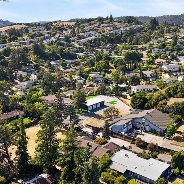 18767 Lamson Rd, Castro Valley CA: https://media.crmls.org/mediaz/d80ba8af-d576-4113-bf90-fa0983117ff4.jpg