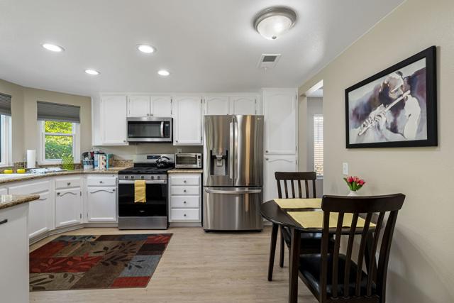 44125 Calico Circle, La Quinta CA: https://media.crmls.org/mediaz/d80be5b1-4b6a-4c0e-8090-a92ac197fbcf.jpg