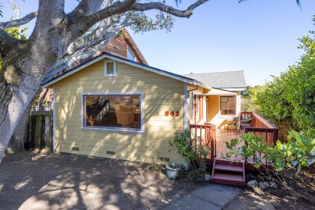 642 Cypress Street, Monterey CA: https://media.crmls.org/mediaz/d80c15da-a413-4b33-b2a7-81ea543db0fd.jpg